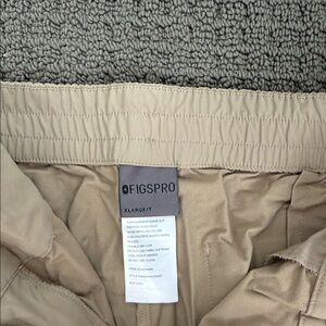 FigsPro Women’s Tan Elastic-Waist Jogger Pants
